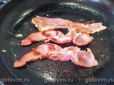 Пирог с беконом, сыром чеддар и сливками