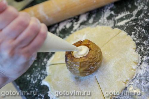 Яблоки в тесте с заварным кремом