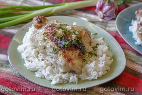 Куриные бедра, запеченные в чесночно-сливочном соусе