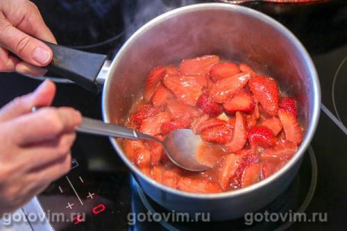 Отбивные из свинины с соусом из клубники