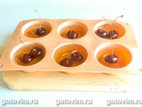 Десерт из черешни в яблочном желе