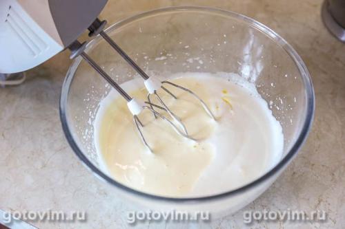 Бисквитный рулет с баварским кремом с земляникой