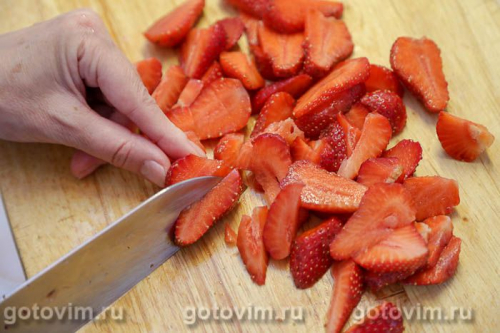 Отбивные из свинины с соусом из клубники