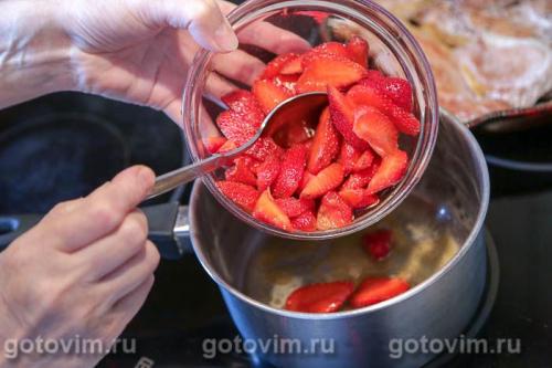 Отбивные из свинины с соусом из клубники
