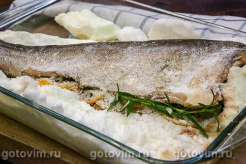 Рыба, запеченная в соли