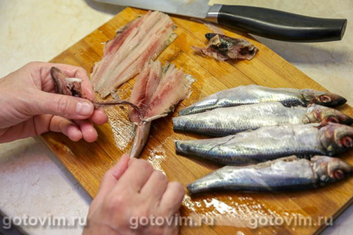 Беломорская сельдь, запеченная в панировке из хлебных крошек