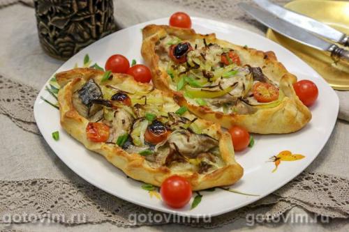 Лодочки пиде с овощами и скумбрией