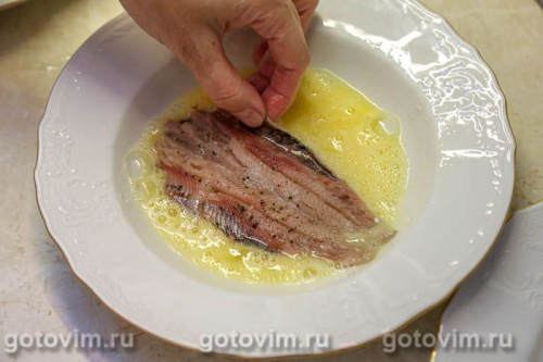 Беломорская сельдь, запеченная в панировке из хлебных крошек