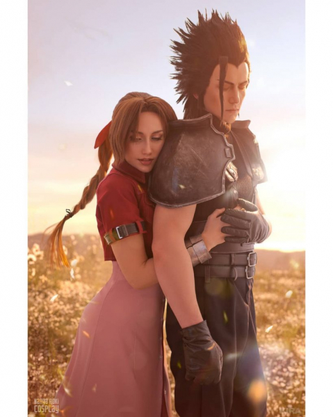 Невероятный косплей Аэрис и Зака из Final Fantasy VII Невероятный косплей Аэрис и Зака из Final Fantasy VII