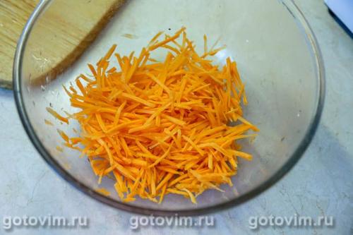 Салат из утиных желудочков с пряной морковью и соевым сусом