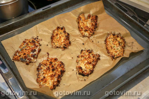 Беломорская сельдь, запеченная в панировке из хлебных крошек