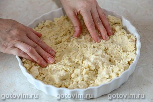 Пирог с черешней и сыром с голубой плесенью