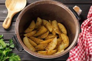 Картофель по-деревенски в мультиварке