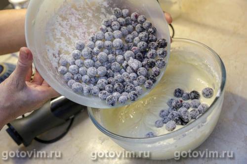 Пирог с черной смородиной и гранулированным сахаром