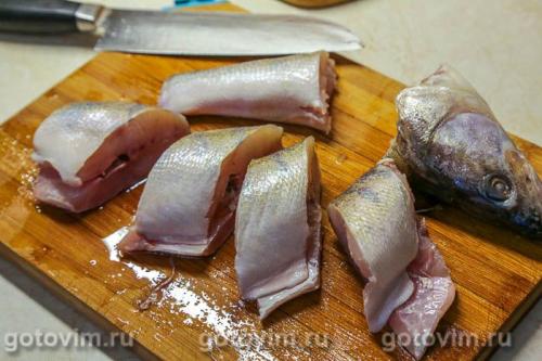 Жареный судак с луком и лисичками