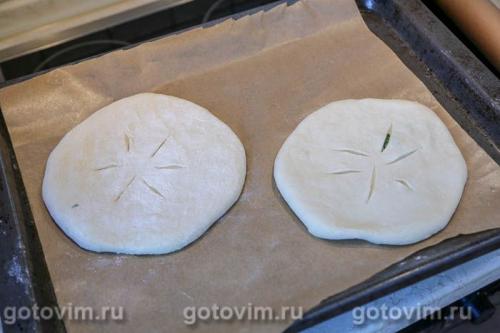 Осетинский пирог со свекольной ботвой (Цахараджин)