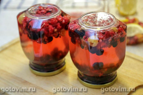 Компот из малины с черной смородиной на зиму