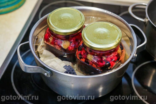 Компот из малины с черной смородиной на зиму