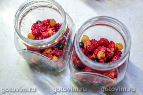 Компот из малины с черной смородиной на зиму