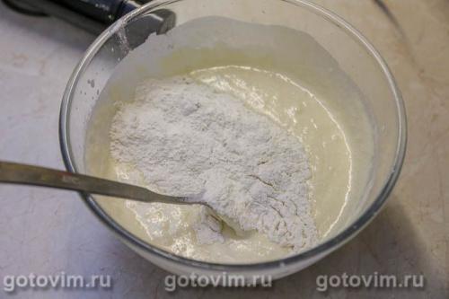 Пирог с черной смородиной и гранулированным сахаром