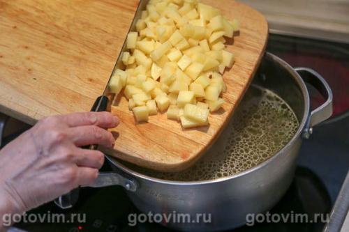 Борщ с мясом и свекольной ботвой