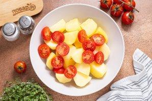 Картошка запеченная с помидорами