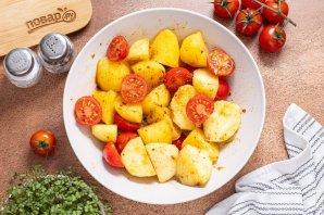 Картошка запеченная с помидорами