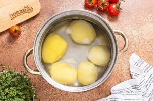 Картошка запеченная с помидорами