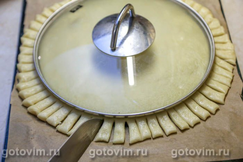 Открытый пирог с клюквой и яблоками