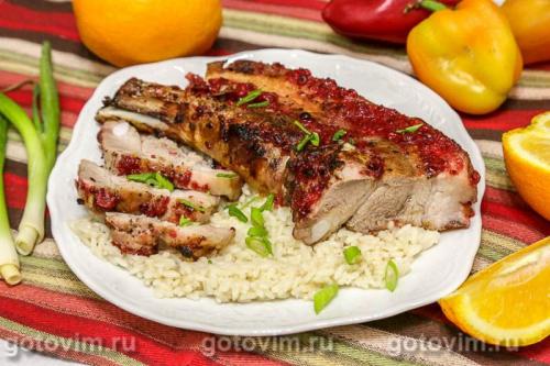 Свиная грудинка, запеченная с глазурью из смородины с апельсином