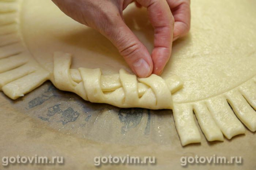 Открытый пирог с клюквой и яблоками