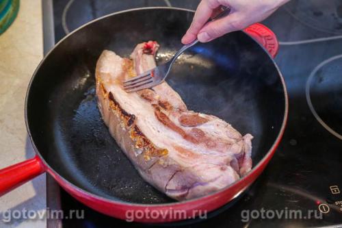 Свиная грудинка, запеченная с глазурью из смородины с апельсином