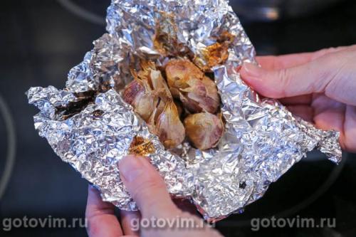 Фокачча с печеным чесноком и розмарином
