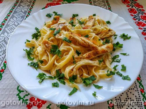 Паста с курицей с соусом Альфредо