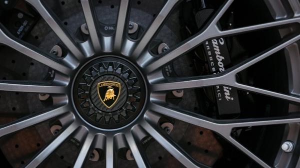 Продажи новых люксовых автомобилей в России выросли на 10% Продажи новых люксовых автомобилей в России выросли на 10%