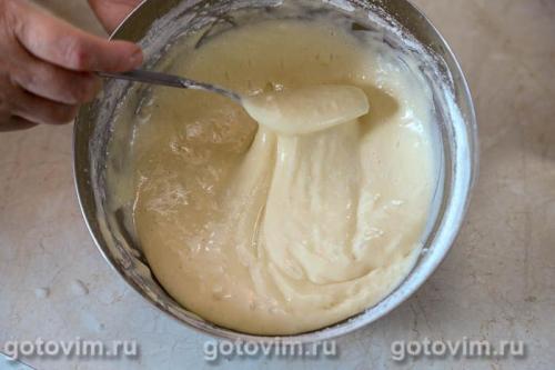 Бисквитный рулет с тертыми яблоками