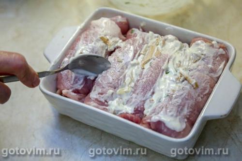 Мясные рулетики из свинины с лисичками и творожным сыром