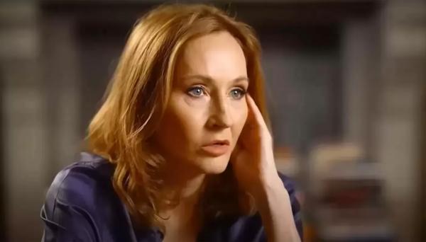 Автор "Гарри Поттера" Дж.К. Роулинг назвала Эмму Уотсон невеждой Автор "Гарри Поттера" Дж.К. Роулинг назвала Эмму Уотсон невеждой