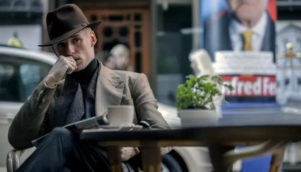 Назначен новый сценарист второго сезона сериала "День Шакала" Назначен новый сценарист второго сезона сериала "День Шакала"