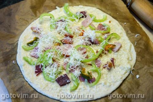 Пицца с копченостями, острым перцем с сырным соусом &laquo;Альфредо&raquo;