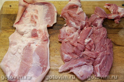 Рулет из свиной рульки с жареными лисичками