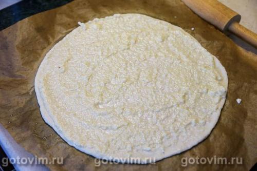 Пицца с копченостями, острым перцем с сырным соусом &laquo;Альфредо&raquo;