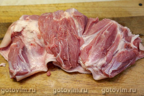 Рулет из свиной рульки с жареными лисичками