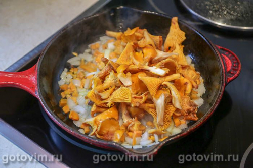 Грибной суп с лисичками и перловкой 