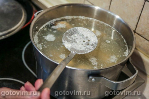 Суп рыбный с жареными клецками