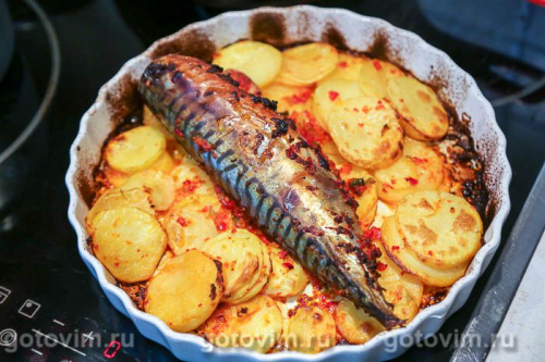Скумбрия в духовке, запеченная в перечном соусе 