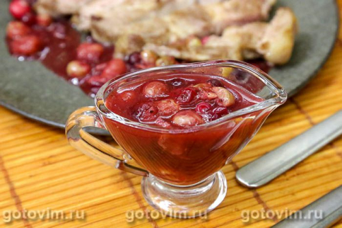 Соус к мясу из клюквы с виноградом