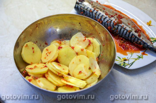 Скумбрия в духовке, запеченная в перечном соусе 