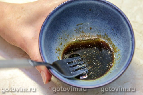 Салат из свеклы с морской капустой и соленой форелью 