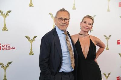 Андрей Кончаловский и Юлия Высоцкая удочерили четырехлетнюю девочку